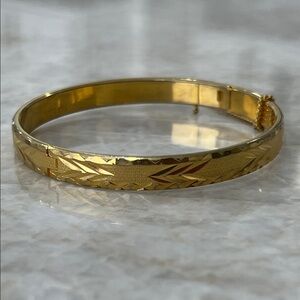 Elegant Gold Bangle Bracelet 18K gold plated
